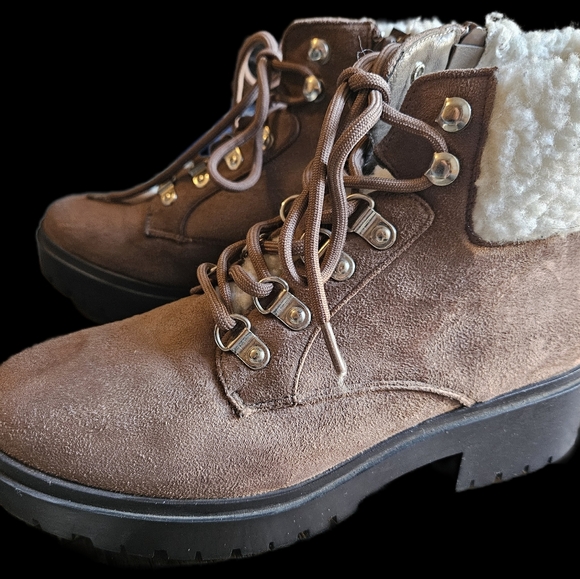 Brown Suede Women's Boots with Faux Fur Lining - Picture 1 of 3
